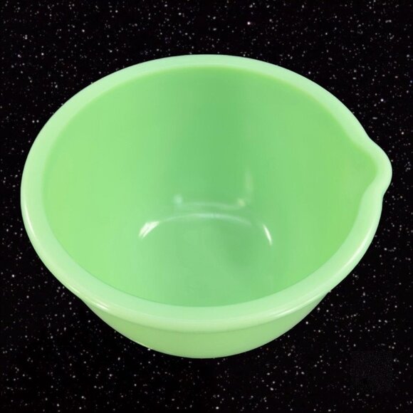Jadeite Uranium Thick Glass Mixing Bowl With Spout Vintage UV Glow Glass Decor - Picture 14 of 16